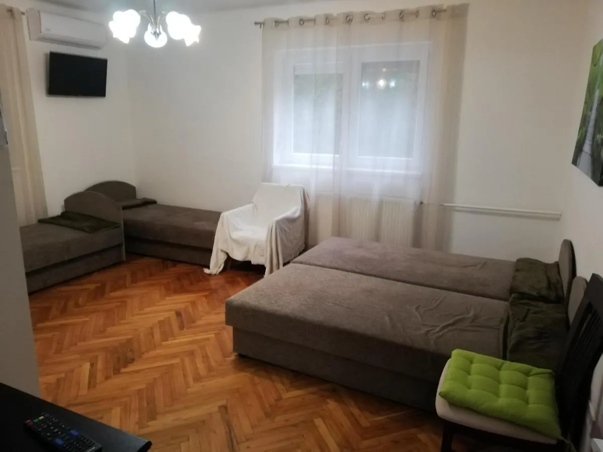 Apartment Oeroekzoeld Apartman Szeged