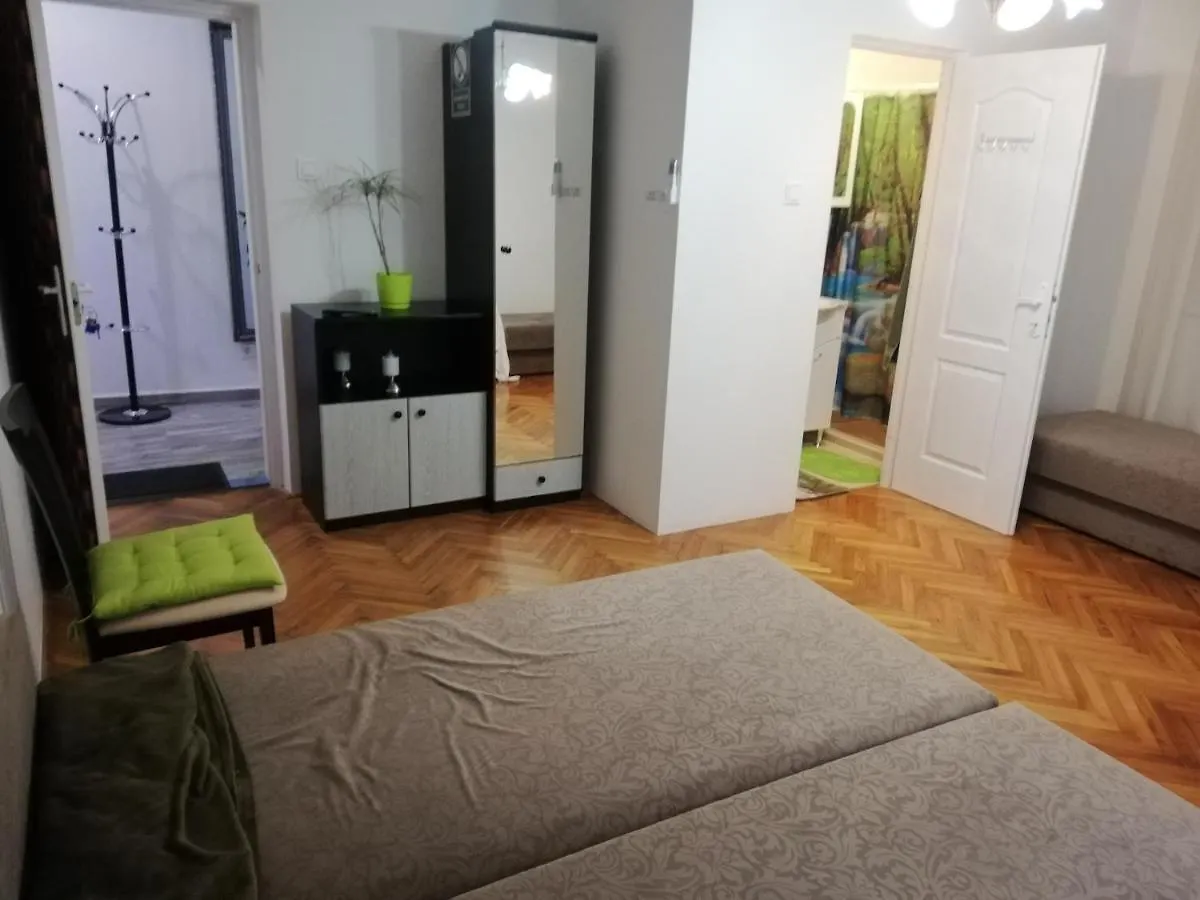 Apartment Oeroekzoeld Apartman Szeged