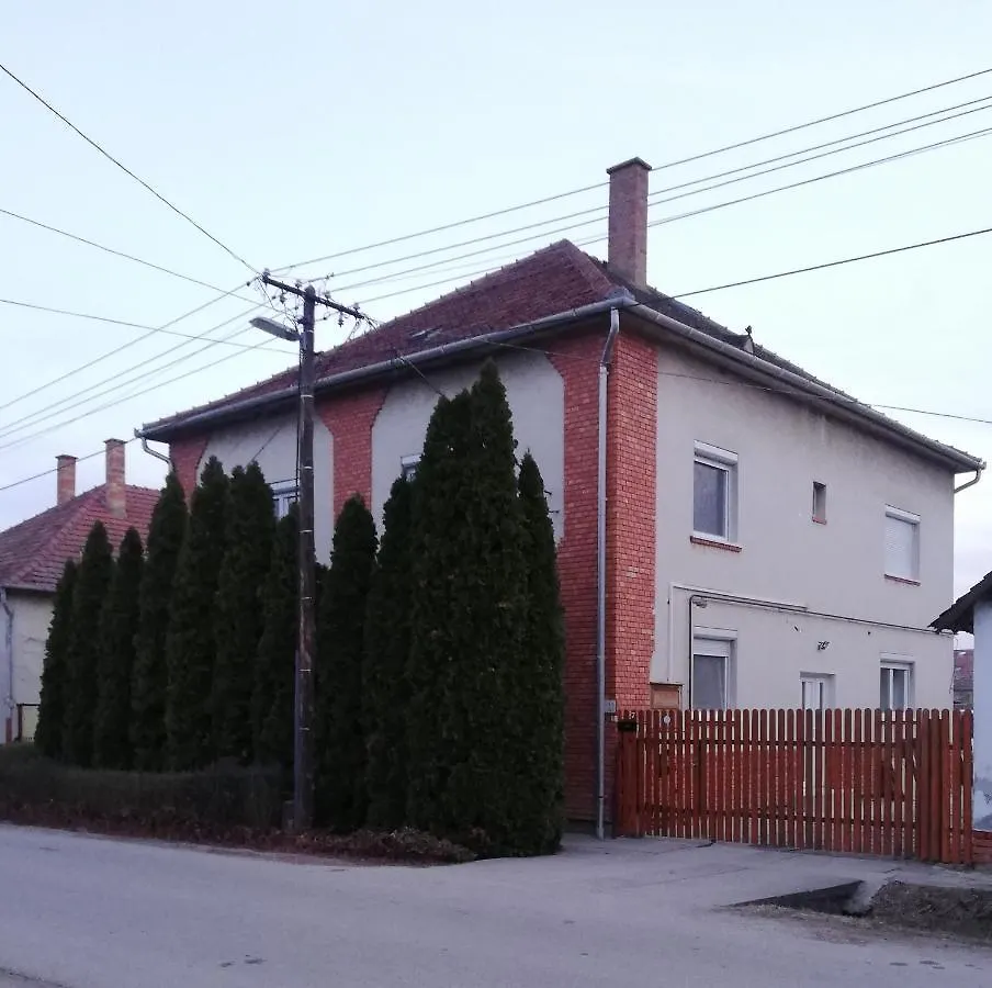 Oeroekzoeld Apartman Szeged Apartment